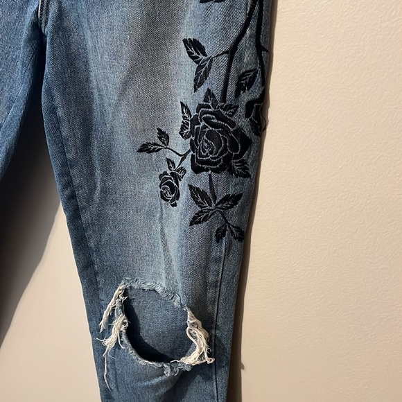 PacSun Ripped Mom Jean - Picture 2 of 8